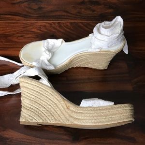 Mia Wedge, size 9
